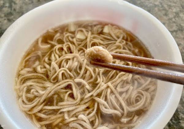 「スープも飲み干しちゃった！」　『日清の最強どん兵衛 鴨だしそば』２種を食べ比べてみた