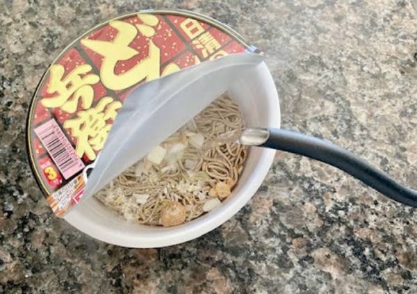 「スープも飲み干しちゃった！」　『日清の最強どん兵衛 鴨だしそば』２種を食べ比べてみた