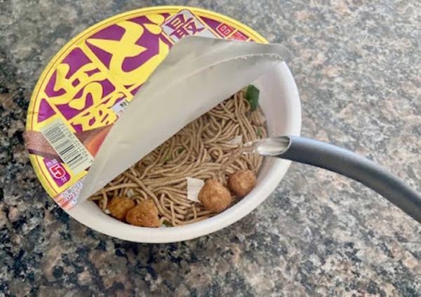 「スープも飲み干しちゃった！」　『日清の最強どん兵衛 鴨だしそば』２種を食べ比べてみた