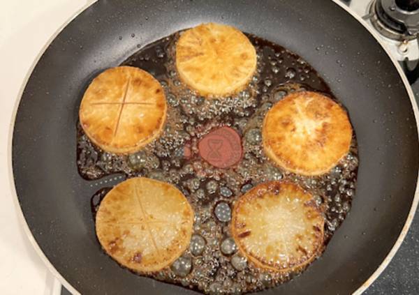 冷蔵庫に余った大根、どうしよう？　もう一品欲しい時の時短レシピに子供の手が止まらない