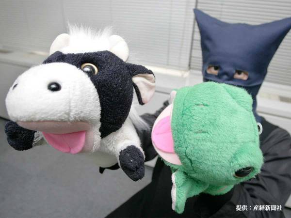 『おせち写真』を投稿したパペットマペット　重箱の隣には？　「逃げてー！」