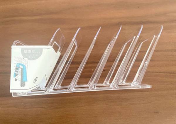 セリアで品薄のハンカチスタンド　思わぬ活用法に「こりゃ人気なわけだ」「シンデレラフィット」