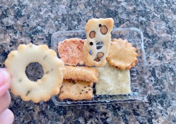 正月は過ぎちゃったけど！　カルディの『お年賀あられ』が、かわいくておいしい