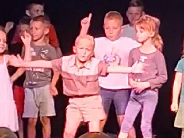 キレッキレだ！　子供のダンス発表会で『主役』をかっさらった男の子がコチラ