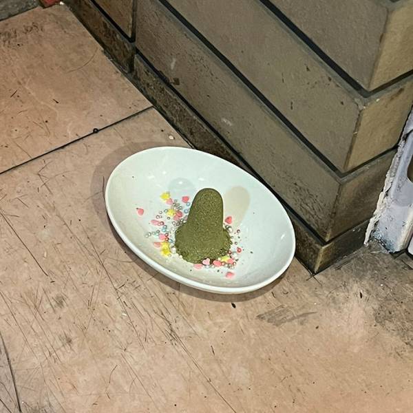 バーの『盛り塩』の様子が…？「デコり方がギャル」「まろやかな味わいになっていそう」