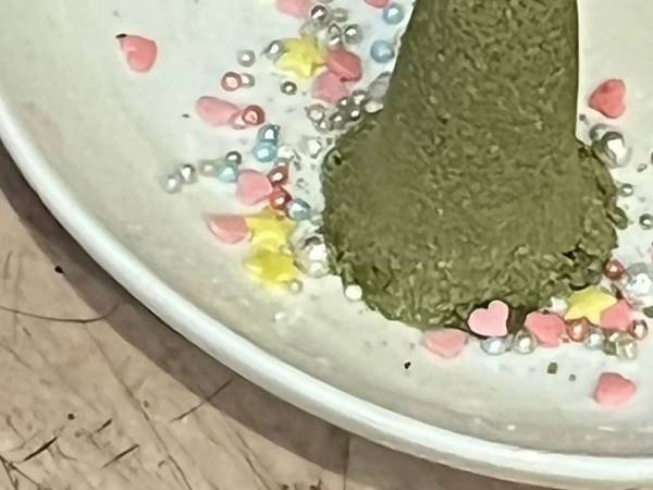 バーの『盛り塩』の様子が…？「デコり方がギャル」「まろやかな味わいになっていそう」