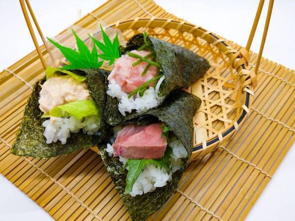 巻き寿司が崩れにくくなる巻き方　ポイントは海苔の切り方？　「ほんとだ！」「やるしかない」