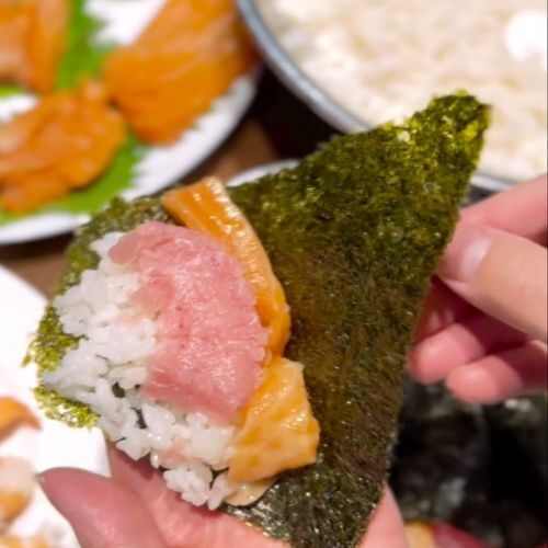 巻き寿司が崩れにくくなる巻き方　ポイントは海苔の切り方？　「ほんとだ！」「やるしかない」