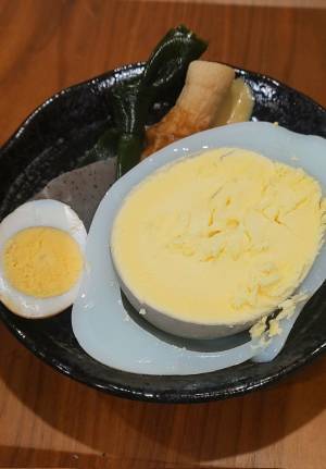 串に刺さった『おでん』に仰天　違和感のある卵に「バグる」