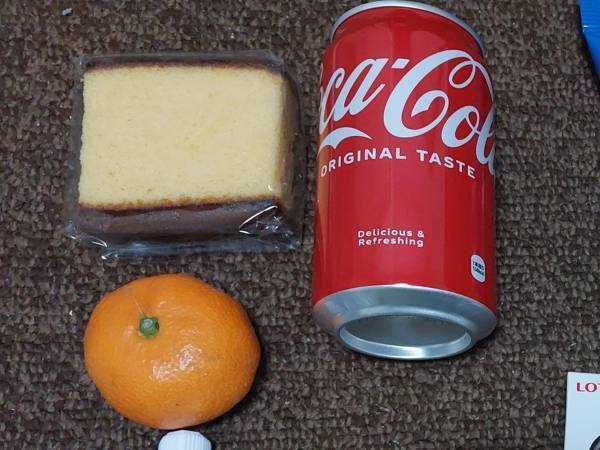 試験会場に持っていくおやつ、足りるか心配になって？　投稿にツッコミ続出！