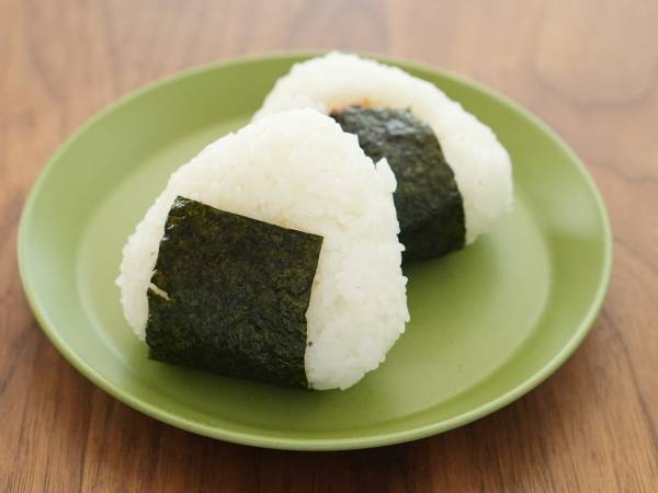 朝ごはんにぴったり！　レンチンだけで食べられる「冷凍おにぎり」のつくり方