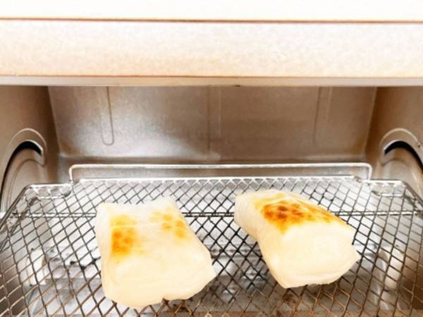 お餅をトースターにくっ付きにくくするには？　ローソンが教える方法に「これはすごい」「チャレンジしてみます」