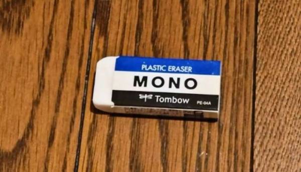 スニーカーのソール、汚れが目立つなら？　ある文房具を使ったお手入れ方法に「助かります」「こするだけで！」