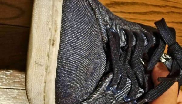 スニーカーのソール、汚れが目立つなら？　ある文房具を使ったお手入れ方法に「助かります」「こするだけで！」