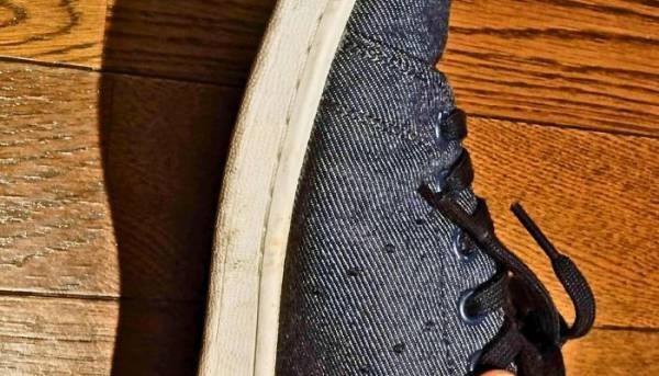 スニーカーのソール、汚れが目立つなら？　ある文房具を使ったお手入れ方法に「助かります」「こするだけで！」