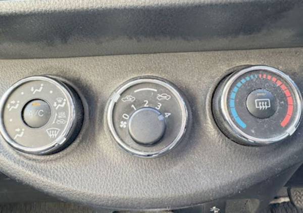 フロントガラスの霜、どう落としてる？　超簡単な方法に「もう待たなくていい！」