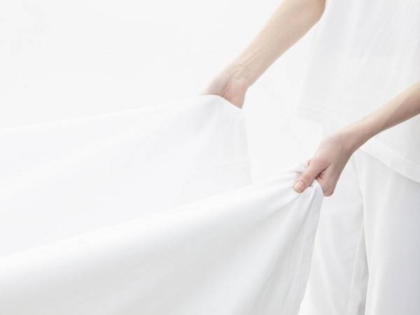 お手入れも収納もラク！　洗濯メーカーが伝授する、ボックスシーツのきれいなたたみ方