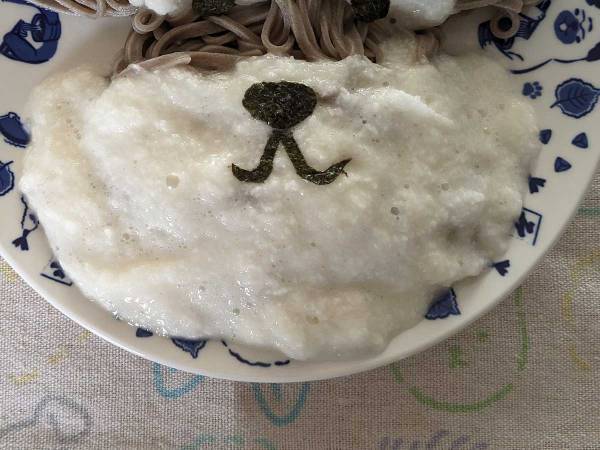 お昼ごはんに作ったとろろそば　写真に絶賛の声が相次いだワケが？　「食品サンプルで欲しい」