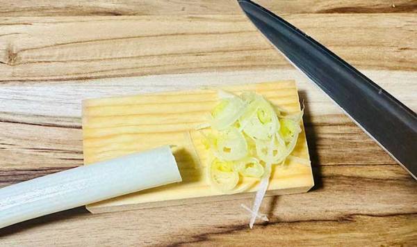 意外と丈夫なかまぼこ板　意外な活用法に「もう捨てない！」「プチストレスから解放」