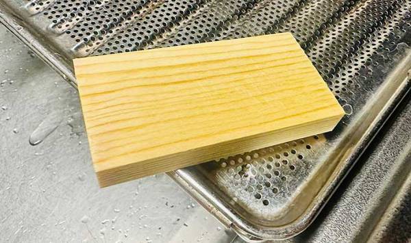 意外と丈夫なかまぼこ板　意外な活用法に「もう捨てない！」「プチストレスから解放」