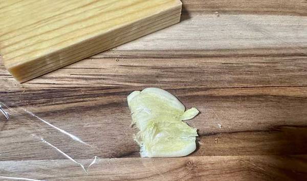 意外と丈夫なかまぼこ板　意外な活用法に「もう捨てない！」「プチストレスから解放」