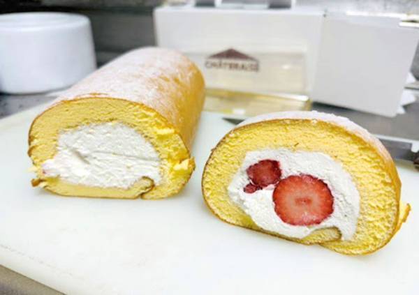 包丁で切るのはちょっと待った！　ロールケーキを美しくカットする方法に「天才か」