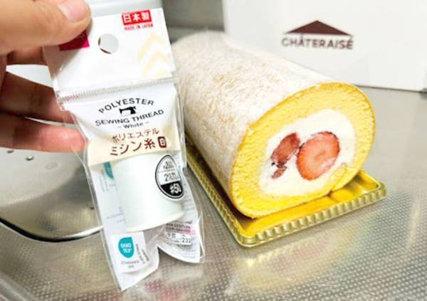 包丁で切るのはちょっと待った！　ロールケーキを美しくカットする方法に「天才か」