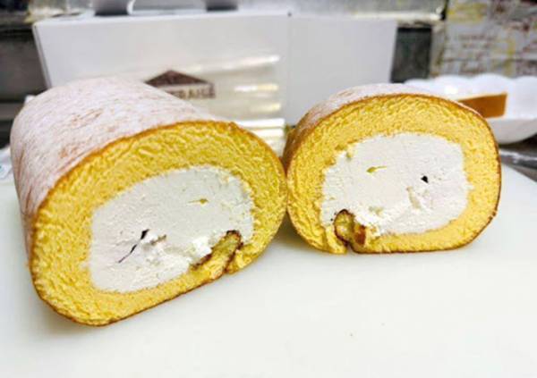 包丁で切るのはちょっと待った！　ロールケーキを美しくカットする方法に「天才か」