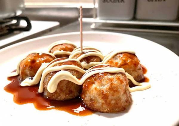 ラップをかけると食材に貼りつく…　一瞬で解決する裏技に「手も汚れない」「画期的」