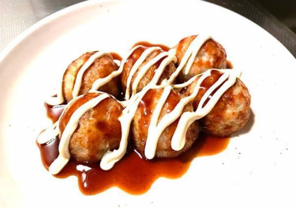 ラップをかけると食材に貼りつく…　一瞬で解決する裏技に「手も汚れない」「画期的」