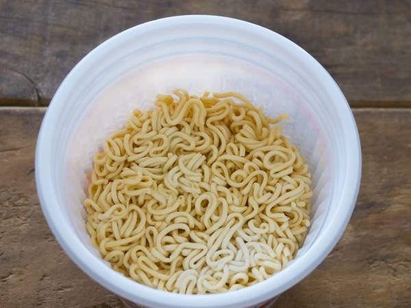 ローソンの「Lチキ」と「肉うどん」で斬新すぎるレシピが誕生　とある投稿に「うまそう」「ジャンキー感がすごい」の声