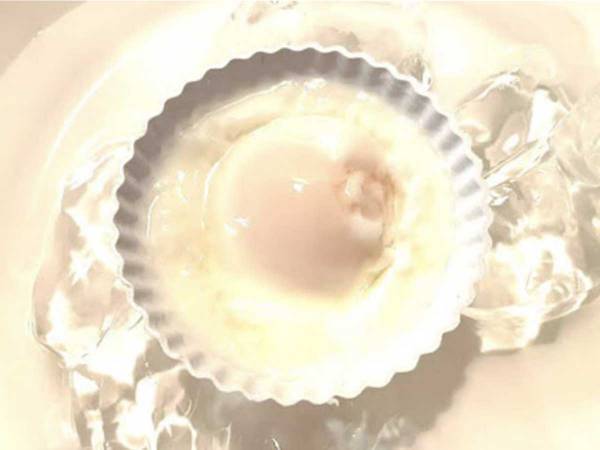 お弁当のアレで…？　驚きのポーチドエッグの作り方に「簡単」「失敗しらず」