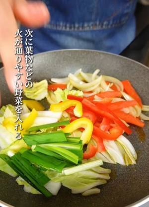 水っぽくならない野菜炒めの作り方が目からウロコ！　⚪︎⚪︎の量を調整するだけで？