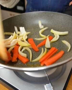 水っぽくならない野菜炒めの作り方が目からウロコ！　⚪︎⚪︎の量を調整するだけで？
