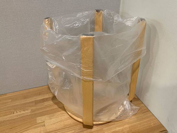 丸椅子をひっくり返すだけ？　避難所で役立つ『アレ』の作り方を警視庁が解説