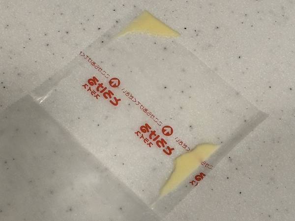 フィルムを剥がす時、チーズがくっつく…　森永乳業が教えるコツに「なんてきれい！」