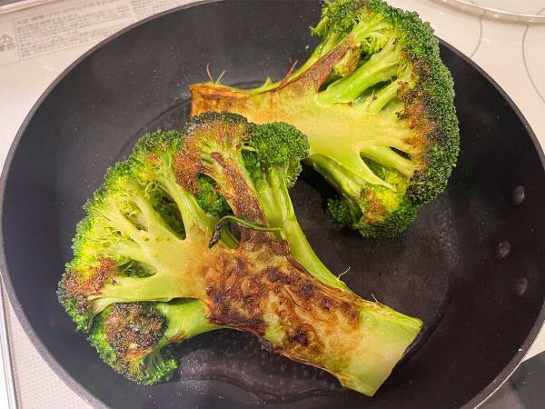 うまみがギュッ！　ブロッコリーのまさかの食べ方に「なんかすごく贅沢している気分」