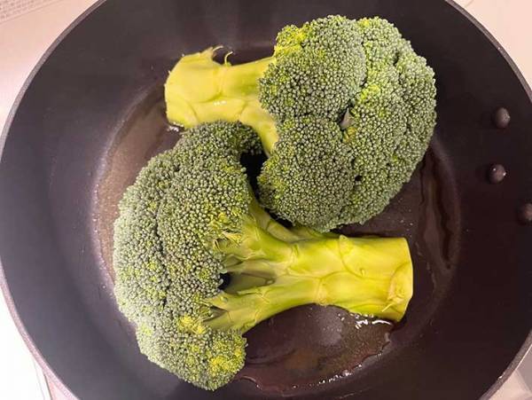 うまみがギュッ！　ブロッコリーのまさかの食べ方に「なんかすごく贅沢している気分」