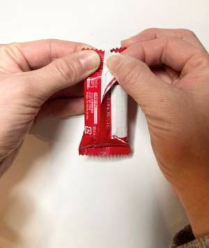 「コレは快感」「やみつき」　キットカットの個包装をスルリと開けられる方法