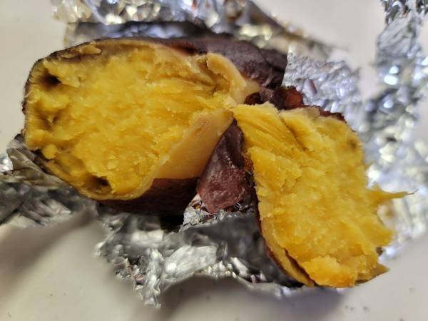 フライパンさえあればOK！　誰でもできる『絶品焼き芋』の作り方に「家でもできるとは」