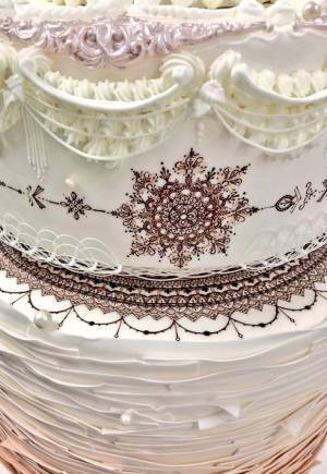 「天才すぎる」「匠の技」　ウェディングケーキに施されたデザイン　実はコレ…