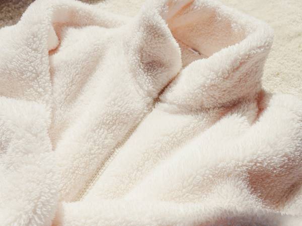 「袖だたみ」で首元の汚れをしっかり落とす！　フリースをふんわり洗い上げる方法