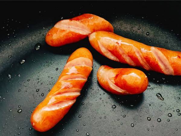 ローソン直伝！　油を使わずあらびきウインナーを焼く方法に「おいしそう」「ヘルシー」