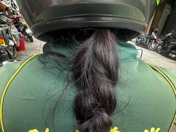 タイ旅行中に起きたミラクル　ドライバーが着ていた服が…？「そんなことある！？」