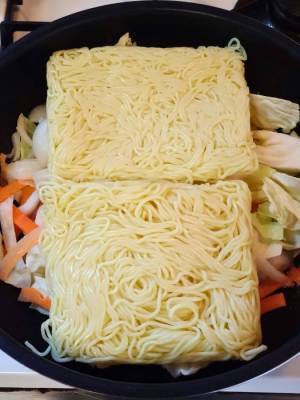 ベチャッとならない焼きそばを作るには？　水を使わない方法に「たった５分で？」「放置するだけとは！」