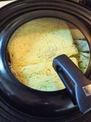 ベチャッとならない焼きそばを作るには？　水を使わない方法に「たった５分で？」「放置するだけとは！」