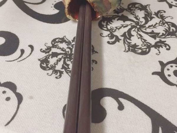 小学生が図工クラブで作った『箸置き』に、恐怖を感じる人が続出！