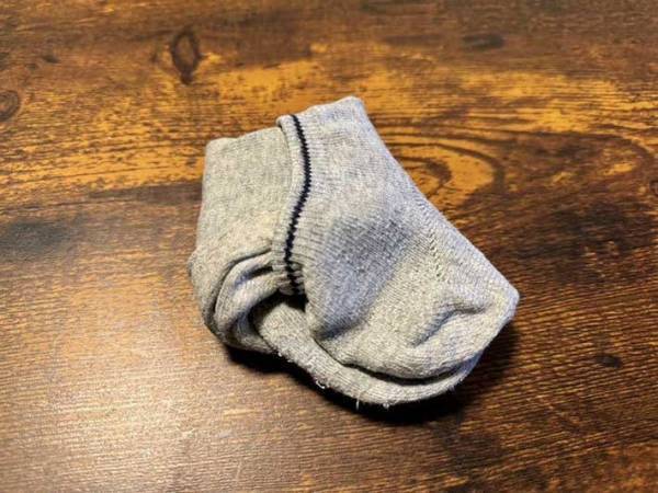 「逆だと思ってた」「驚きを隠せない」　靴下はどっちを上にして干すのが正解？