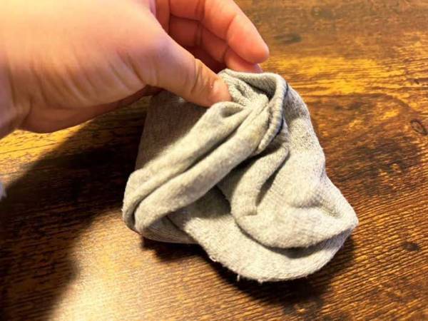 「逆だと思ってた」「驚きを隠せない」　靴下はどっちを上にして干すのが正解？