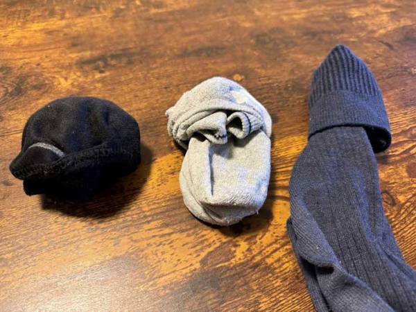 「逆だと思ってた」「驚きを隠せない」　靴下はどっちを上にして干すのが正解？